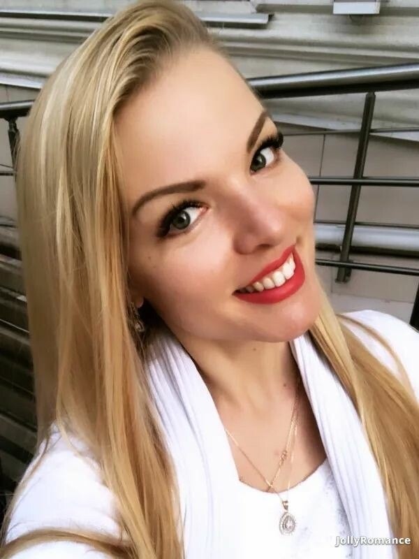 Julia, 34