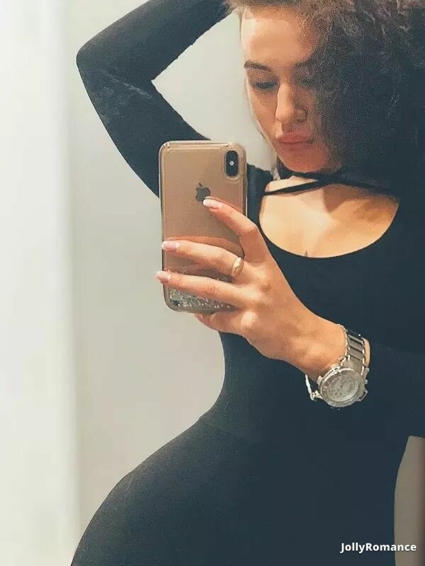 Anna, 24