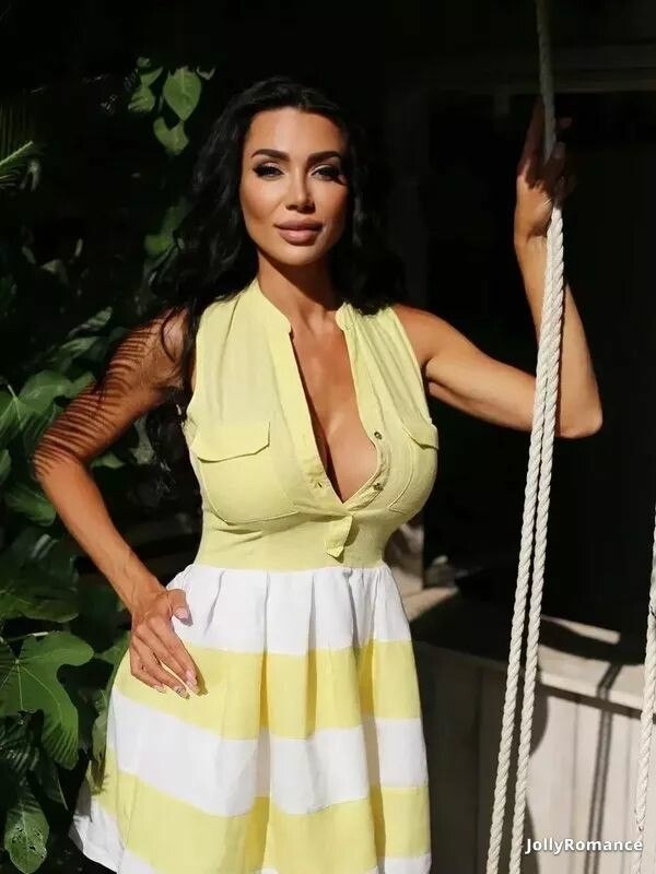 Yana, 35